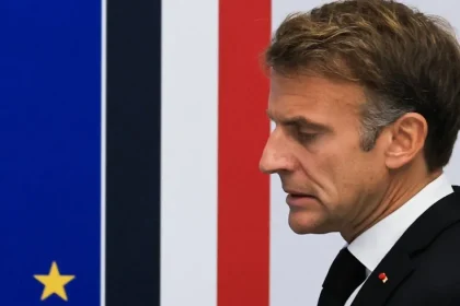 Macron sľúbil tvrdý zásah proti tým, čo chceli zvrhnúť republiku