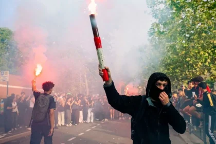 Mobilizácia mladých vo Francúzsku je bezprecedentná, vláda protesty podcenila