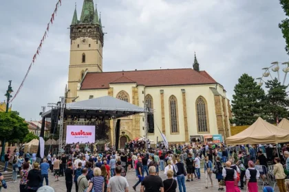 Obce by mohli platiť za hudbu na podujatiach jednoduchšie, inšpirovali sa českým modelom