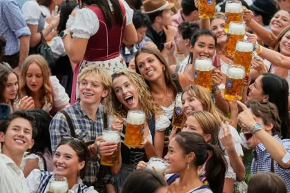 Oktoberfest: Zakázané zábery pod sukne sú biznisom
