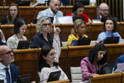 Opozícia: Premiér stratil posledné zvyšky autority