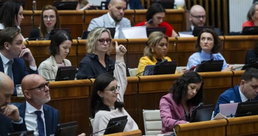 Opozícia: Premiér stratil posledné zvyšky autority