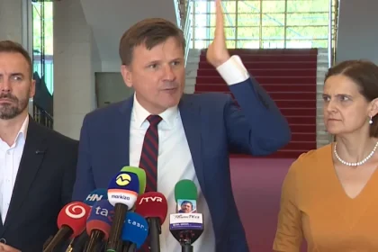 Opozičné strany si na spoločnej tlačovke adresujú výčitky