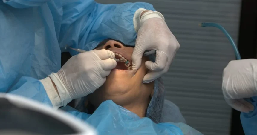 Pacienti môžu ušetriť u zubára absolvovaním zákroku u študentov. Takto to funguje