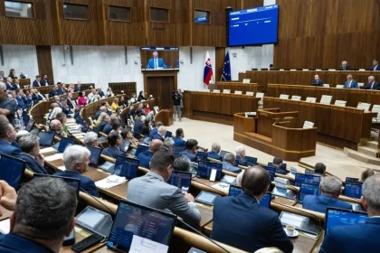 Parlament schválil nový Občiansky zákonník. Doterajší zákonník bol prijatý v roku 1964.