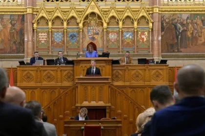 Péter Magyar pokračuje v Orbánových metódach. Rokovania vlády sú tajné