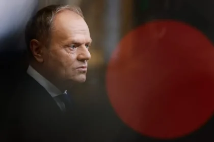 Poľská polícia varuje pred možným útokom na premiéra Tuska a ministra obrany