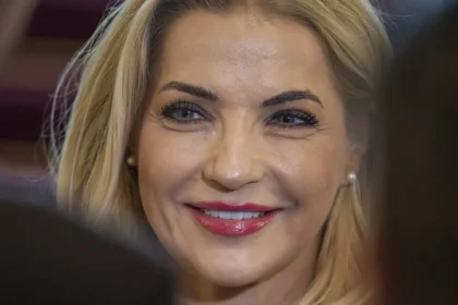 Premiér navrhol za podpredsedníčku vlády Martinu Šimkovičovú