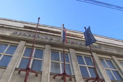 Pri hrozbe sekerou pred školou v Čeľadiciach zlyhali polícia aj prokurátor, tvrdí Žilinka