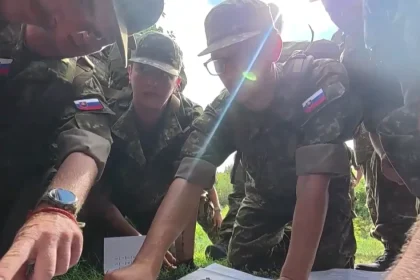 PS: Kaliňák odlieva stámilióny na projekty nesúvisiace s armádou, minister to odmieta