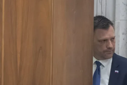 Taraba sa vracia medzi poslancov, bude pôsobiť ako nezaradený
