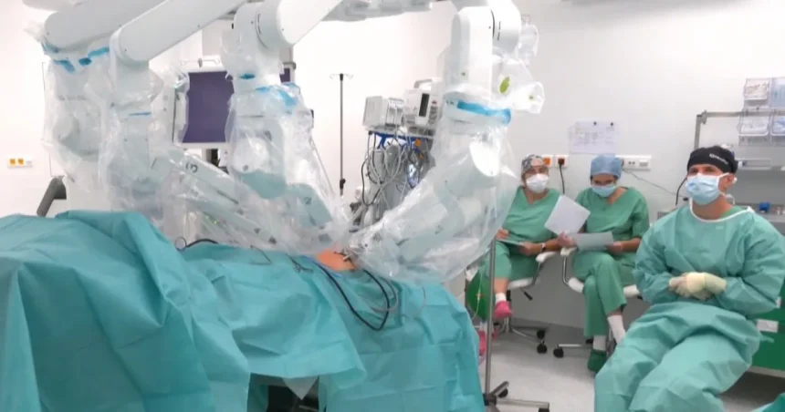 Vo Zvolene operovali muža robotom, lekári sa pripravovali dva mesiace