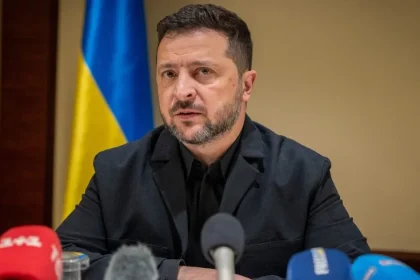 Zelenskyj odkazuje Trumpovi, ktorý tvrdí, že Ukrajinci by ho mali vymeniť